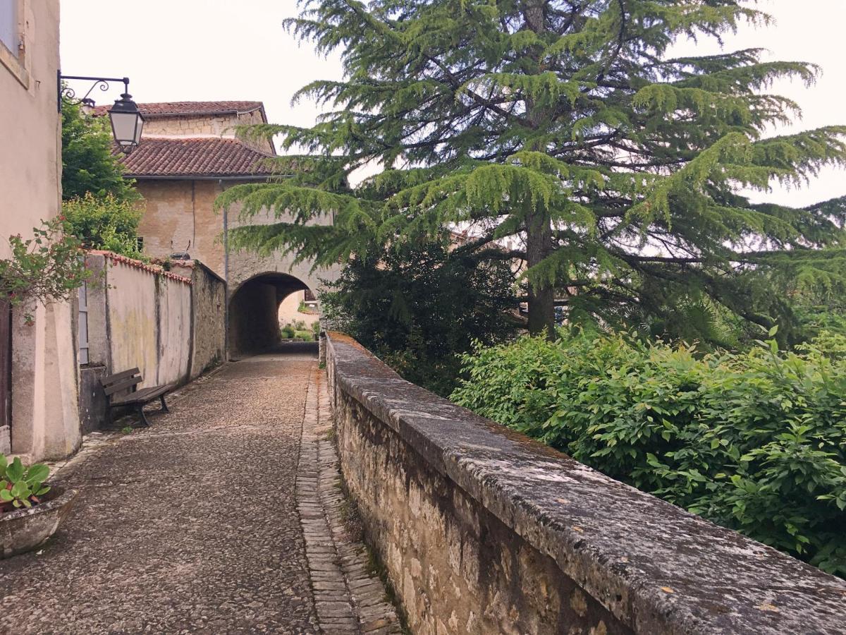 Grange Bleuet Bed & Breakfast Aubeterre-sur-Dronne Dış mekan fotoğraf