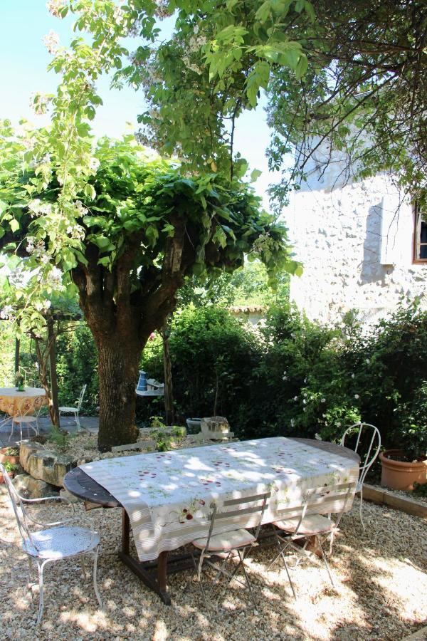 Grange Bleuet Bed & Breakfast Aubeterre-sur-Dronne Dış mekan fotoğraf
