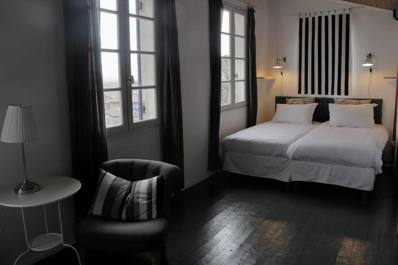 Grange Bleuet Bed & Breakfast Aubeterre-sur-Dronne Dış mekan fotoğraf